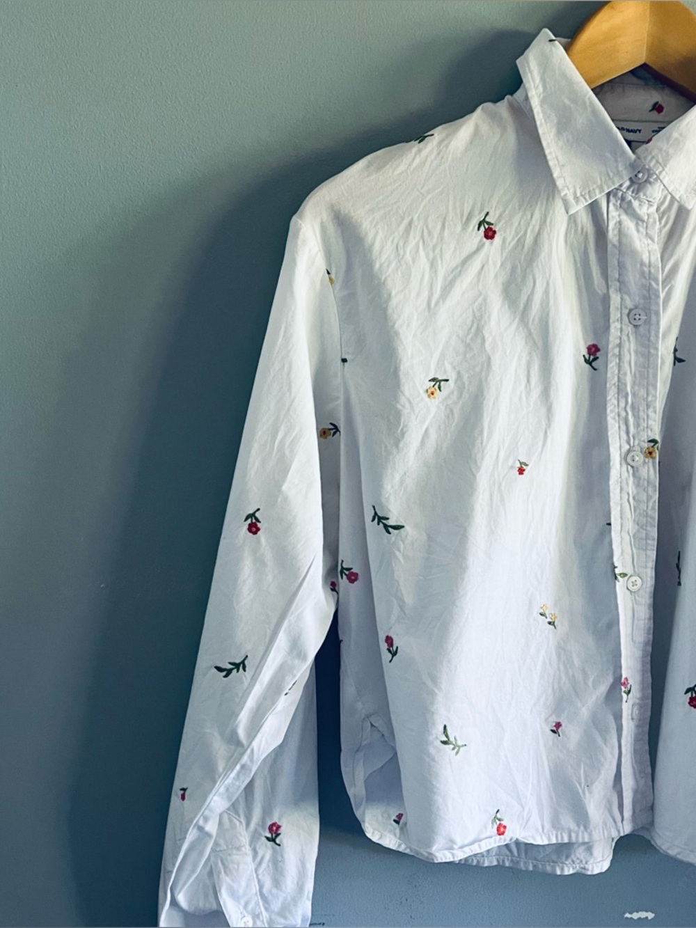 Old Navy White Shirt with Floral Embroidery